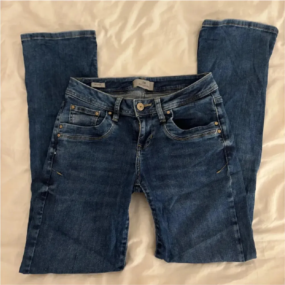 Fina ltb jeans storlek W27 L30. Köpta här på plick men passade tyvärr inte. Jättebra skick, inga defekter!! Pris kan diskuteras!. Jeans & Byxor.