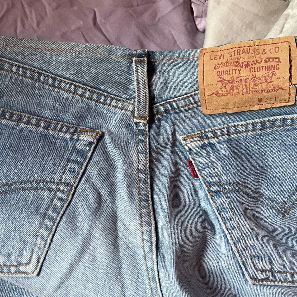 Lågmidjade Levis byxor ljus blåa - 92