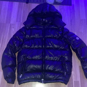 Moncler maya  - Först till kvarn!! Kom med bud Tar emot byten också