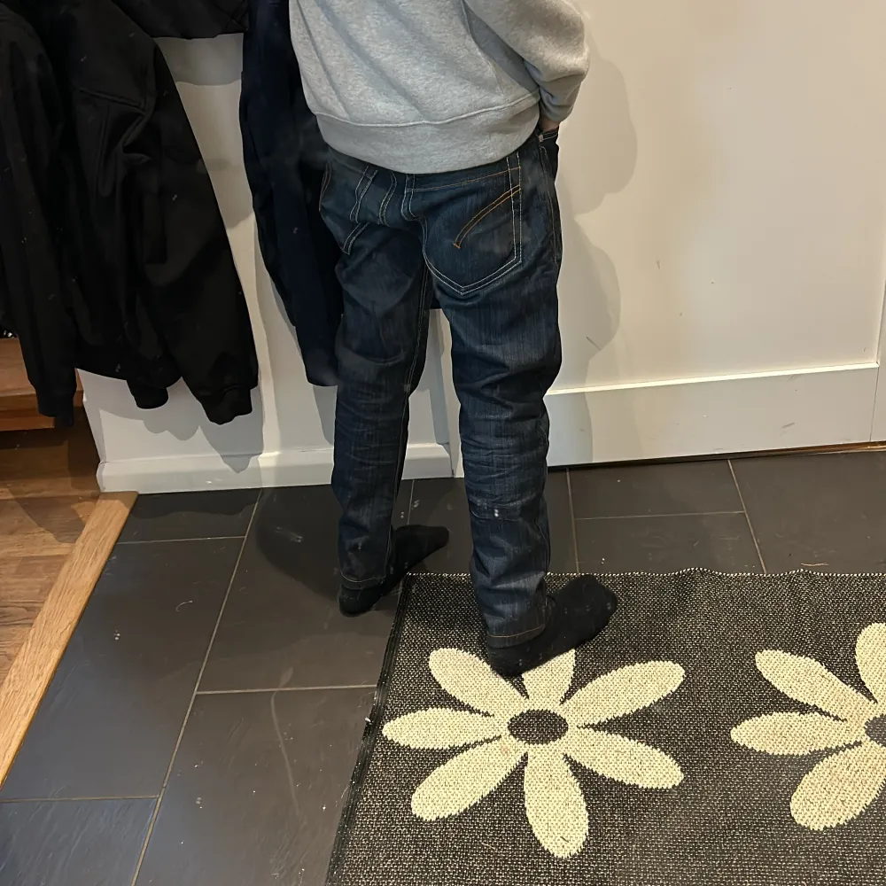 Säljer dessa feta dondup George jeans skick: 10/10 nypris: 3500 mitt pris: 999. Jeans & Byxor.