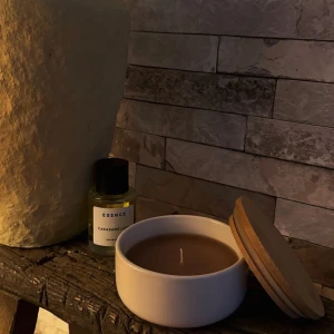 Höst ljus 🍂 - Detta vackra ljuset som välkomnar in hösten finns att köpa ✨ Den är väldigt fin att ha hemma eller ge bort som present 🤎  Tillgängliga dofter✨: Finns i händelser   Pris med doft: 187kr   Psst…vid önskemål finns det möjlighet för upphämtning/träff! 