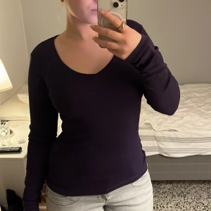 Lila långärmad - Lila långärmad från HM, stretchig och superbekväm🫶🏻