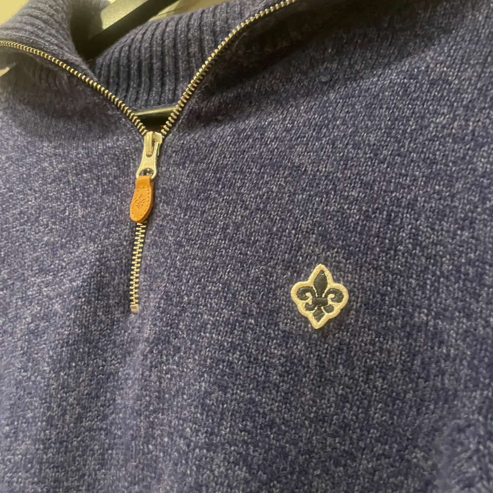 Tja! Säljer denna feta morris tröja då den är lite för stor för mig. Storleken är S men skulle säga att den är mer som M. Tveka inte att höra av dig vid frågor 🙌. Hoodies.