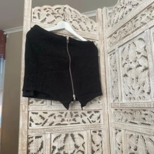 Svart kjol - Superfin svart kjol!❤️