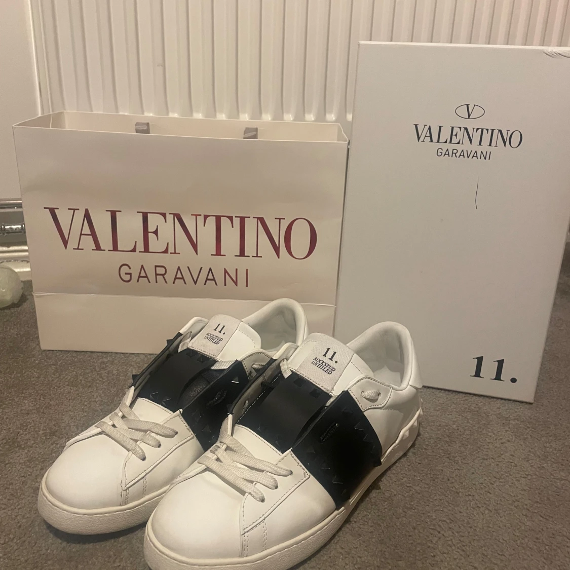 Valentino Vale black