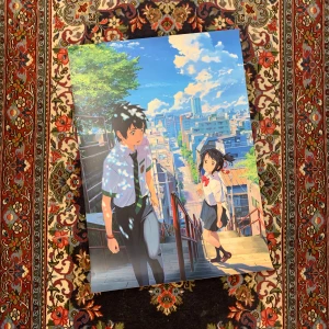 Poster med anime-motiv - Hej! En affisch som är utmärkt att ge ditt rum en unik touch. Med måtten 50x70 cm och tryck på papper av hög kvalitet. För funderingar och frågor skriv gärna. 