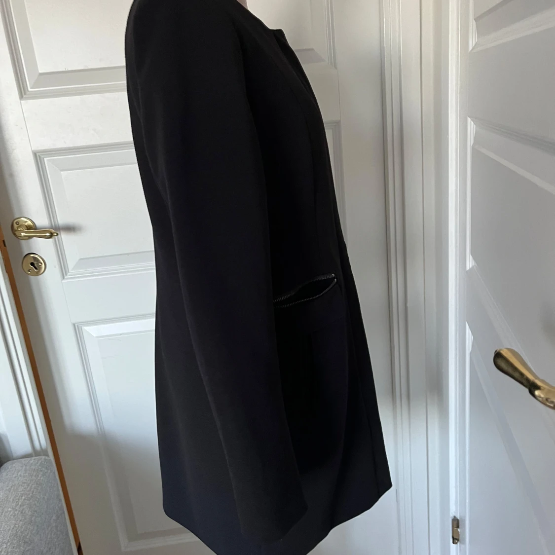 Svart kappa med dragkedja - 2