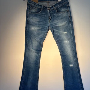 Dondup Ritchie Jeans UTFÖRSÄLJNING - Dondup Ritchie Jeans i modellen skinny fit och storlek 31. Jeansen är i bra skick med vissa slitningar. Modellen är 183cm. Vid fler frågor hör av er i pm! 🙌🏻🔥