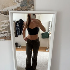 Svart Satintopp - Fin korsettliknande topp som endast använd några få gånger☺️ dragkedja i ryggen