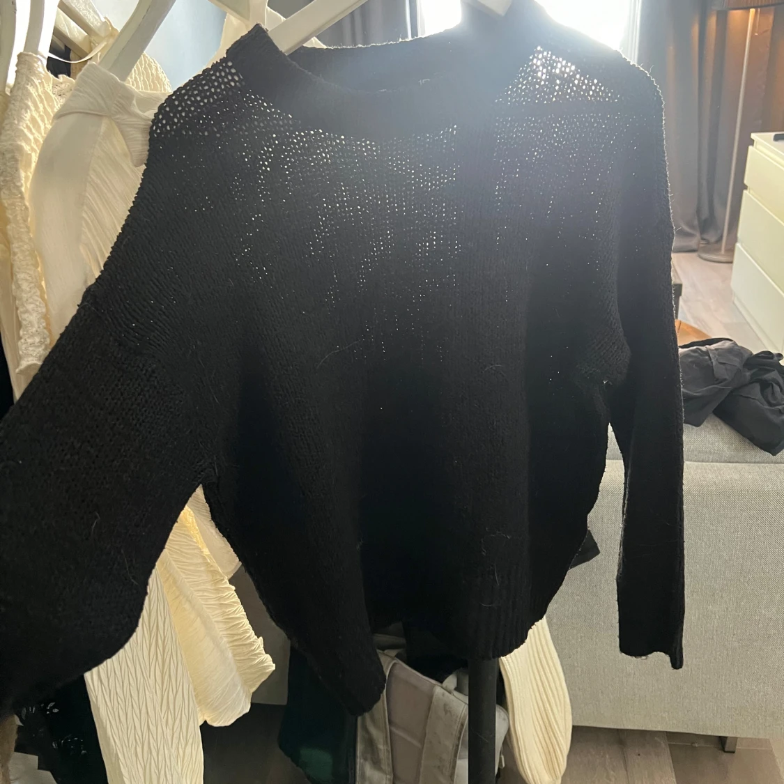 Svart stickad tröja