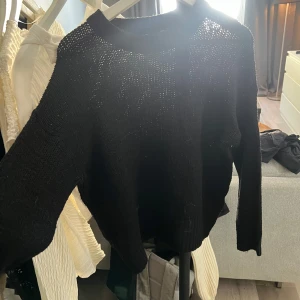 Svart stickad tröja - Stickad tröja från lager 157 