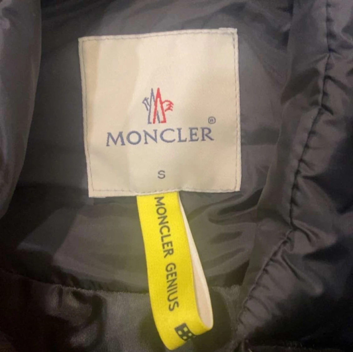 Svart pufferjacka från Moncler - 3