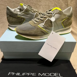 Philippe Model TPRX -  Snygga Philippe model trainers | Storleken är 42, vid osäkerhet kan jag fixa innermått | box, dustbag ingår | hör av er vid frågor eller funderingar!
