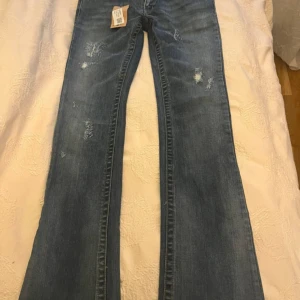 Low waist bootcut jeans - Lågmidjade Only jeans! Aldrig använda av mig, säljer då de inte passade💕💕