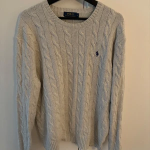 Ralph Lauren  - Ralph lauren kabelstickad tröja | Storlek L | Nypris 3000kr