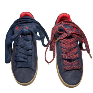 LANVIN CURB LITE - Storlek 44 Nästintill oanvända. Nypris - 5900 Medkommer: Två olika skosnören, kvitto, dustbag, låda och skorna!  Vid behov av fler bilder samt andra funderingar får ni gärna skriva