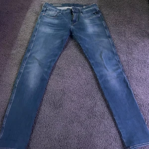 Replay anbass hyperflex - Snygga blå jeans från Replay i modellen Anbass. 10/10 jeans. Storlek W30/L32