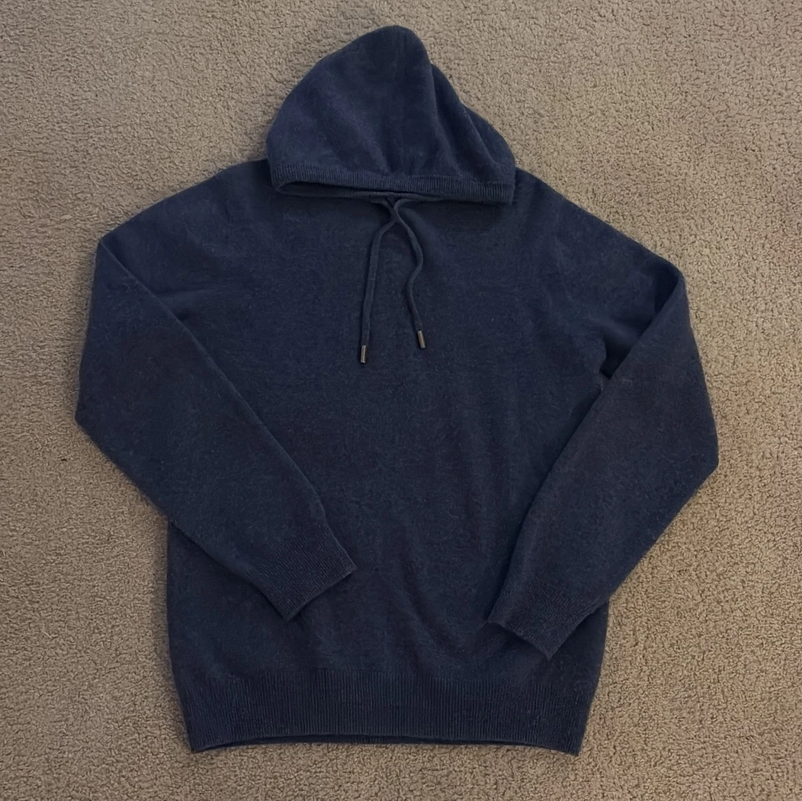 Mörkblå hoodie