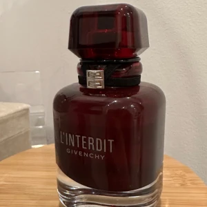 L’interdit givenchy - Flaskan nästan full spraytestad endast säljer pga ej min typ av parfym, 50 ml