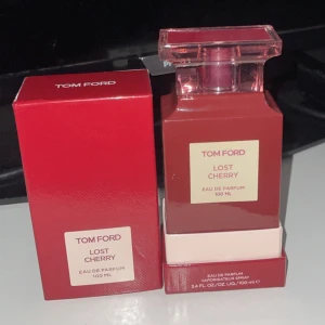 Tom Ford lost cherry  - Säljer nu min parfym från Tom Ford sprejad 2-3 gånger. Perfekt alla hjärtansdag present💝 