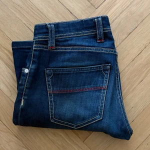 Tramarossa Jeans - Fint skick! Storlek 29, passar som 29x32! Model Leonardo/ Slim fit. Pris ej hugget i sten. 