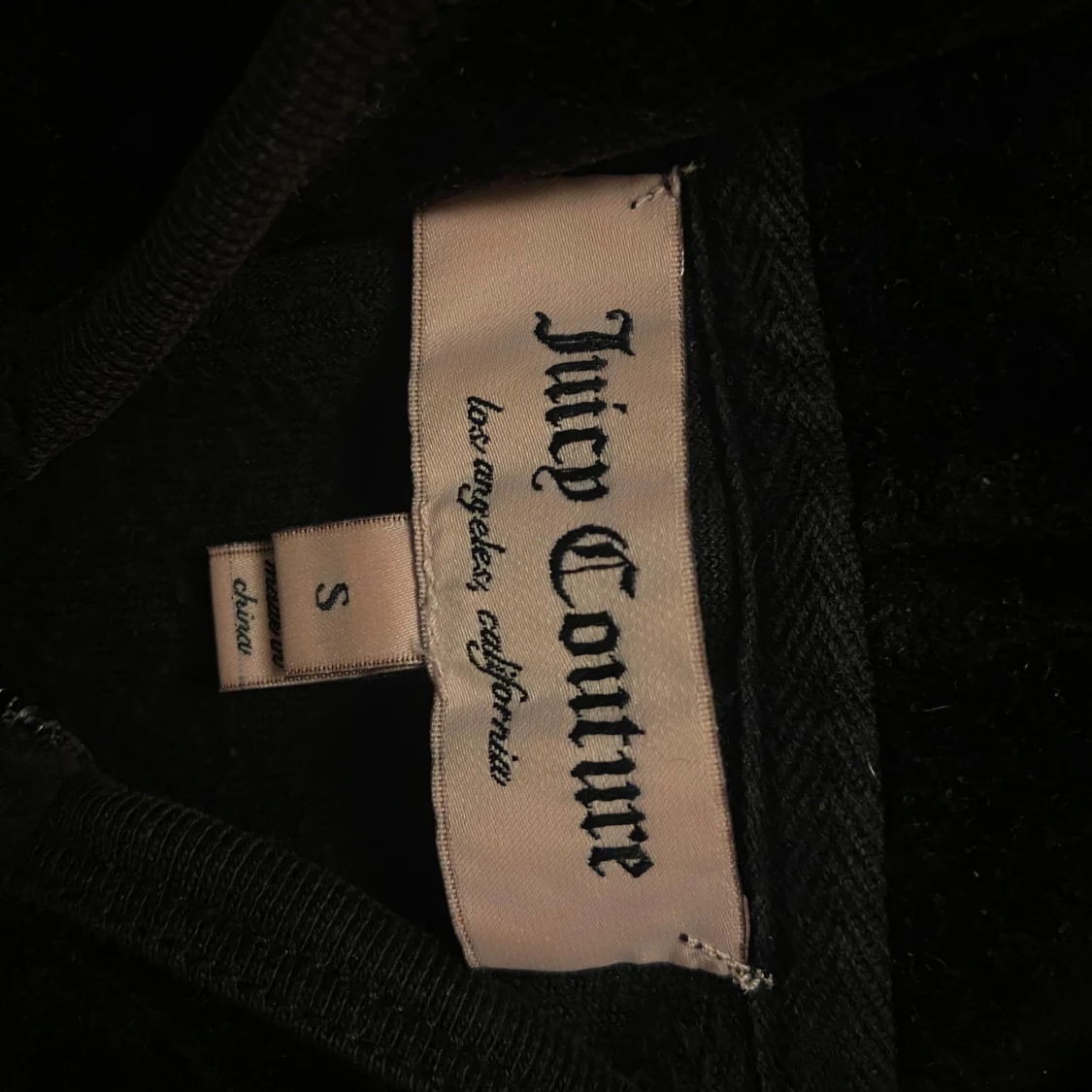 Svart velourjacka från Juicy Couture - 2