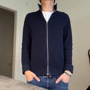  Zip Up tröja från Brothers - Säljer en riktigt snygg Zip Up tröja från East west skick 8/10 nypris 999 i butik ! Mitt pris 549 pris kan såklart diskuteras vid snabb affär! Hör av er om ni har några frågor eller funderingar!🙌🤝