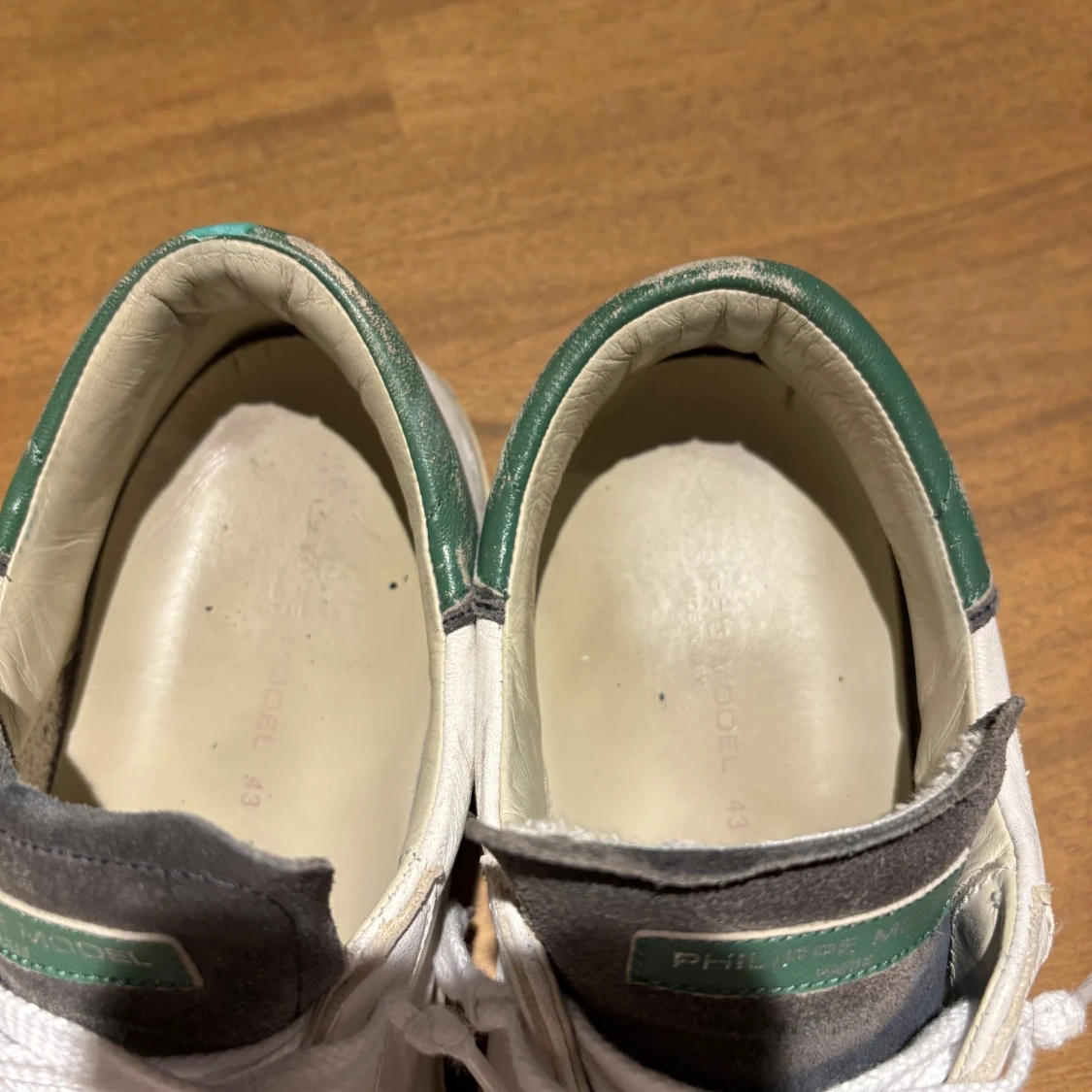 Vita Philippe model skor med gröna detaljer - 3