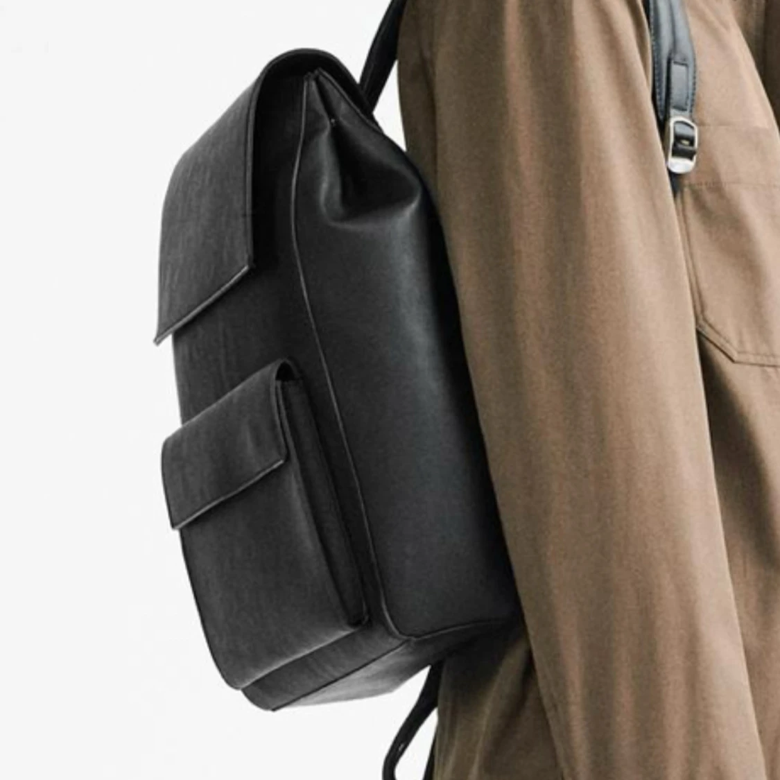 ZARA- Svart ryggsäck i syntet