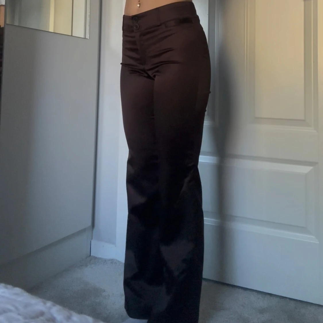 Bruna satin byxor med bootcut - 1