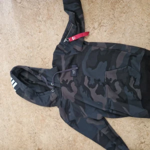 Alpha industries - Som ny ja är 183 så den är på gränsen roll kort de stör mig därav försäljning storlek m tvättad en gång inga hål 