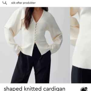 Gina tricot tröja - Säljer denna fina slutsålda tröjan för 699kr. Storlek XS och nyskick🩷