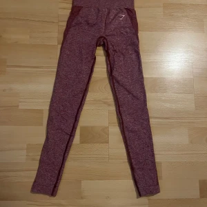 Tights från Gymshark - Rosa tights från Gymshark. Använda en gång. Väldigt bekväma och snygga på