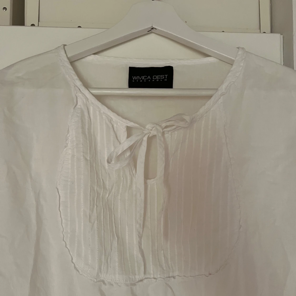 Vit blus med spets  - 91