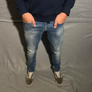 Dondup George Jeans | Byxan är i nyskick och har inga defekter | Fraktas fort och säkert ✔️| Priset går att diskutera vid snabb affär| Kontakta vid fler frågor eller funderingar✔️