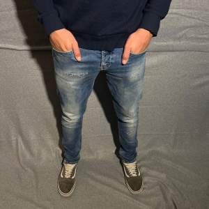 Dondup George Jeans | Byxan är i nyskick och har inga defekter | Fraktas fort och säkert ✔️| Priset går att diskutera vid snabb affär| Kontakta vid fler frågor eller funderingar✔️