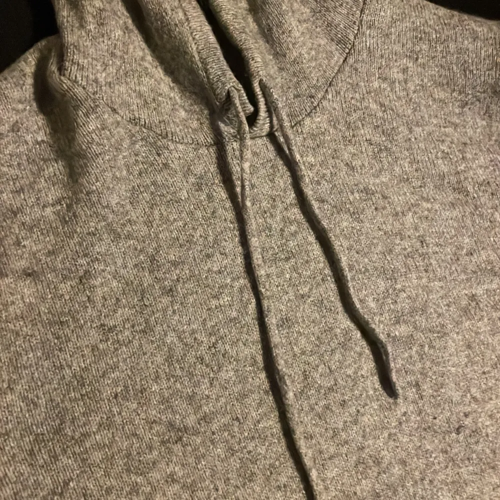 Väldigt snygg merinoull hoodie storlek M . Tröjor & Koftor.