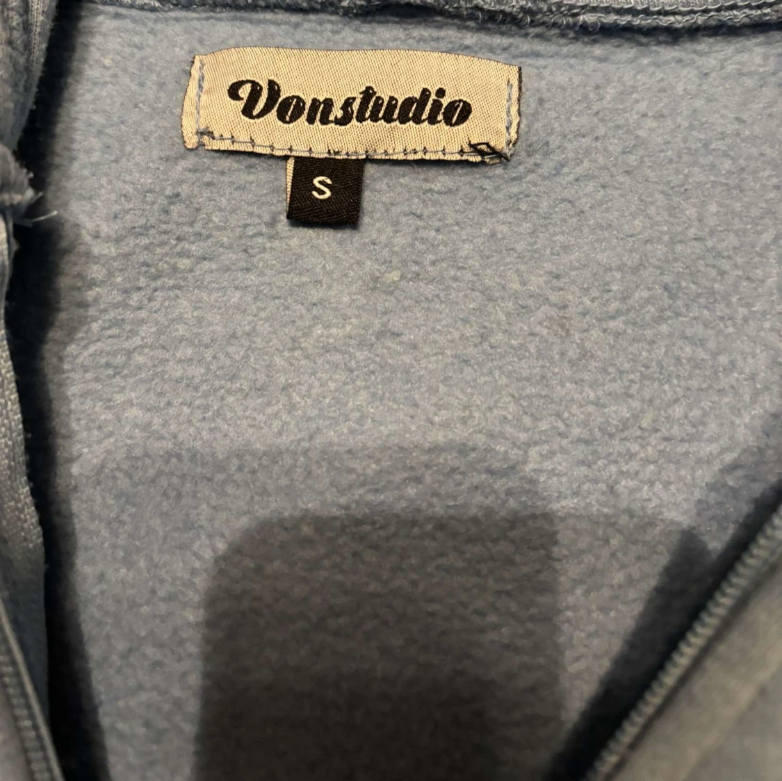 Blå hoodie från Vonstudio - 91