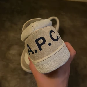 A.P.C.  Slip-ons - Bekväma slip-ons från APC. Bra skick, använt ganska sparsamt! Sitter som: 40-41 