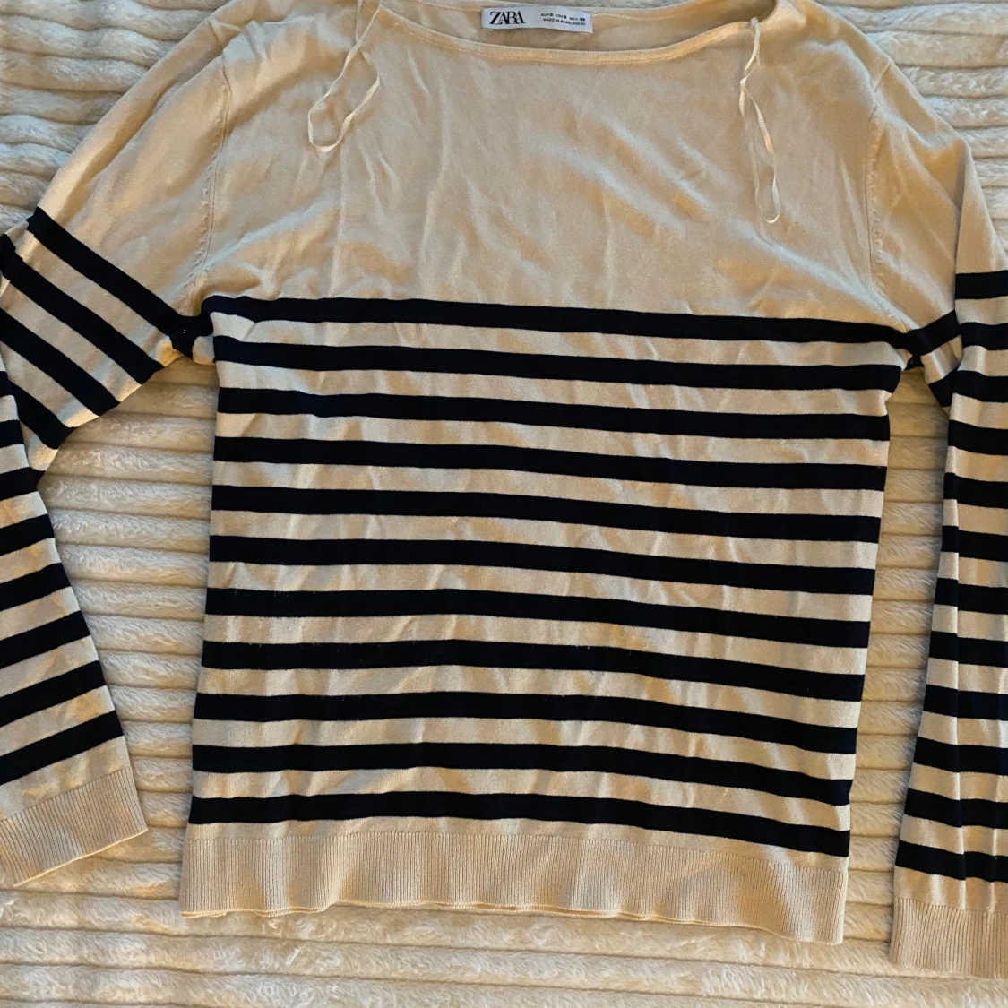 Beige och svart randig tröja från Zara - 90