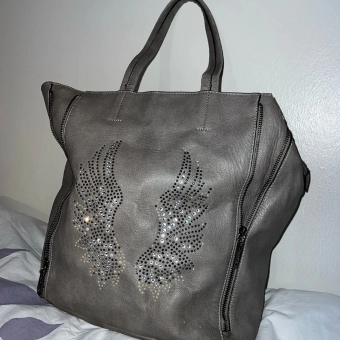 Grå axelväska med glitter