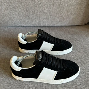 Valentino Flycrew - Valentino flycrew skor | mycket bra skick | ingår: Valentino boxen | tveka inte att höra av dig vid frågor 😁