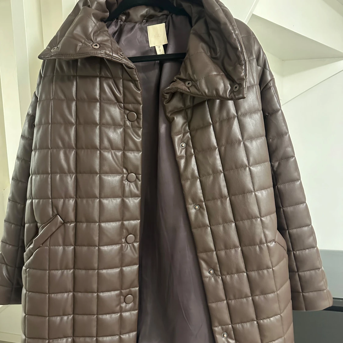 Brun quiltad kappa med bälte - 90