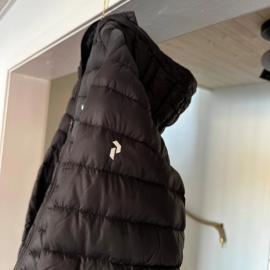 Svart pufferjacka från Peak Performance - 90