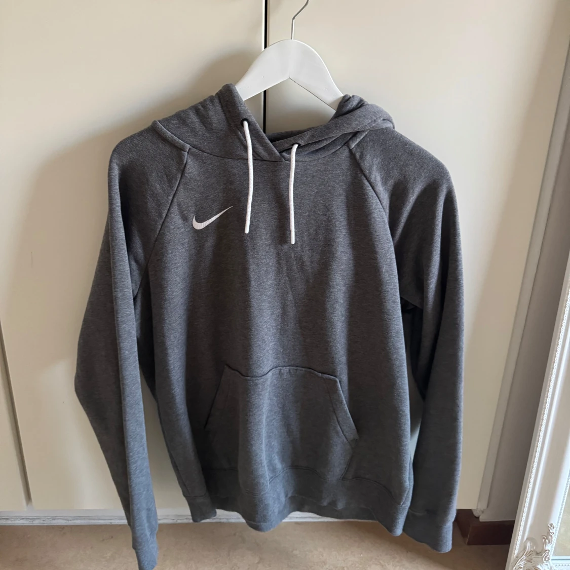 Grå hoodie från Nike