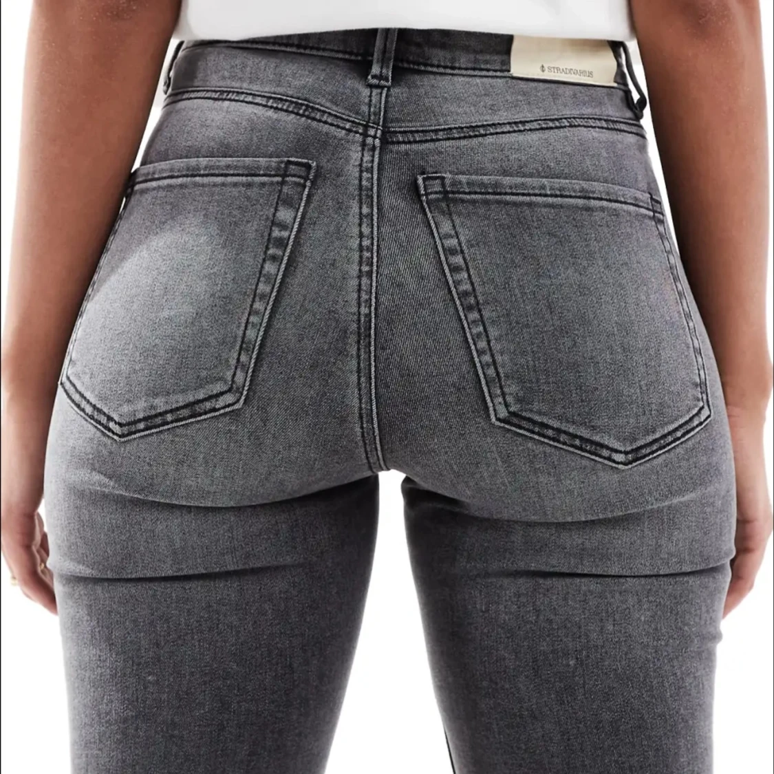 Stradivarius grå flare jeans - 4