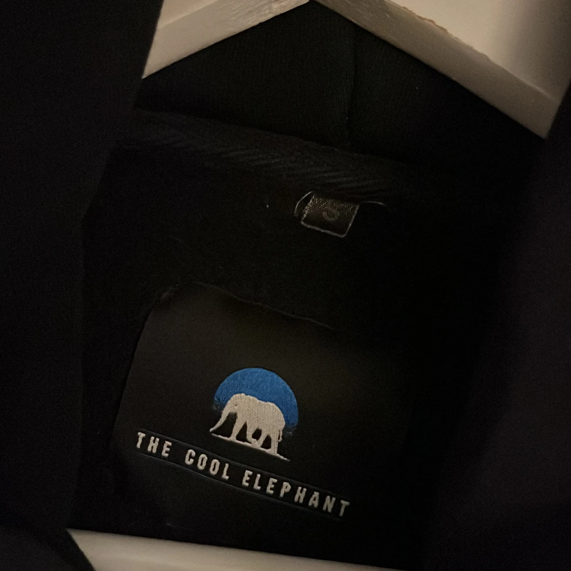 Svart hoodie från the cool elephant - 93