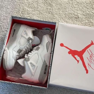 Jordan 4s oreo  - Jordan 4s oreo storlek 40, skick 9/10 pris kan diskuteras!! 