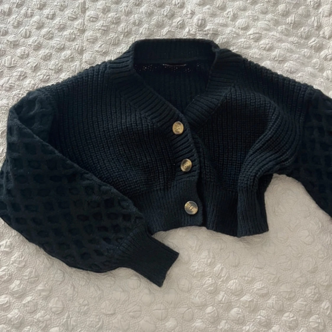 Svart stickad kofta med knappar