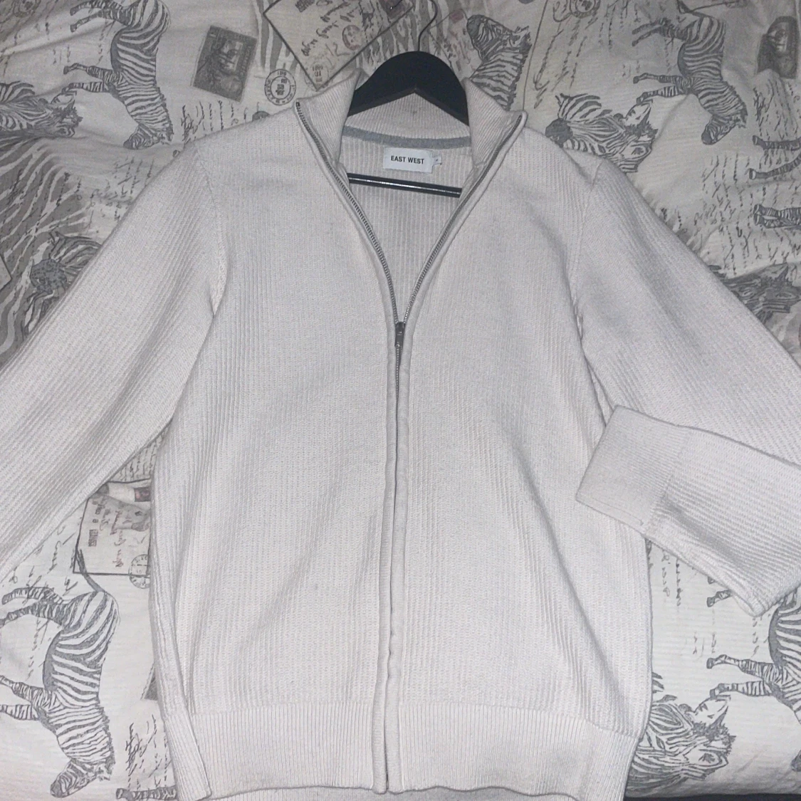 Vit stickad tröja från East West